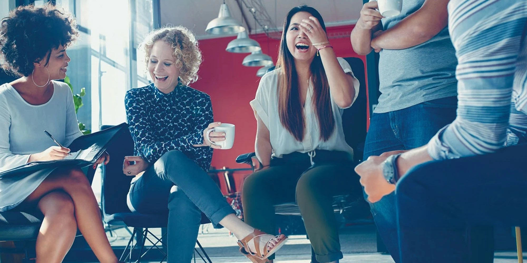 Wall Street English 整個校舍都以英語溝通，由你進入校舍一刻開始，即身處全英語的環境，鬆容練習英文會話，增強自信。