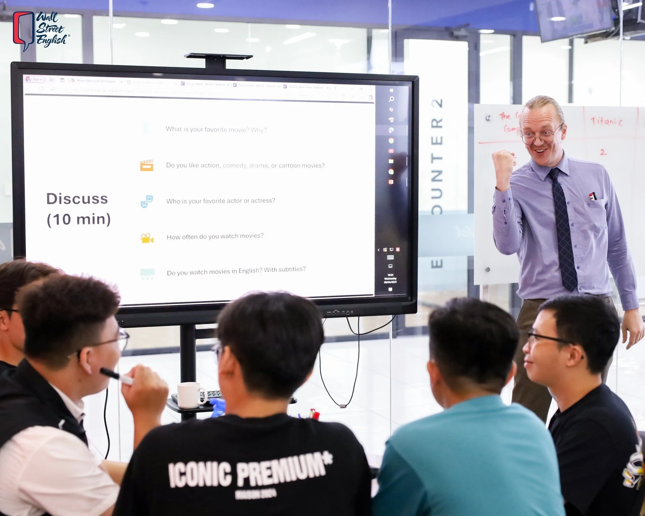 thảo luận nhóm tiếng anh wall street english-min.jpg