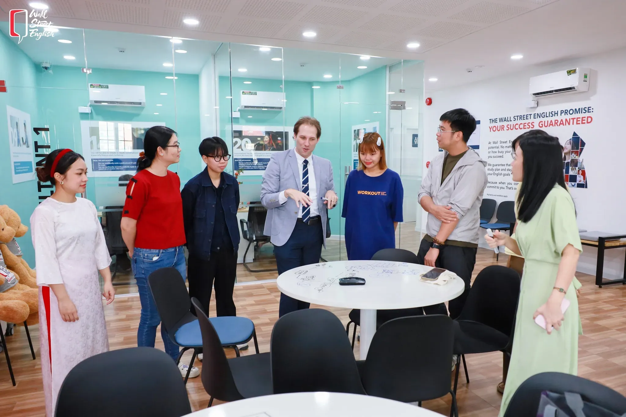 trung tâm tiếng anh giao tiếp wall street english nguyễn thị thập 11.webp
