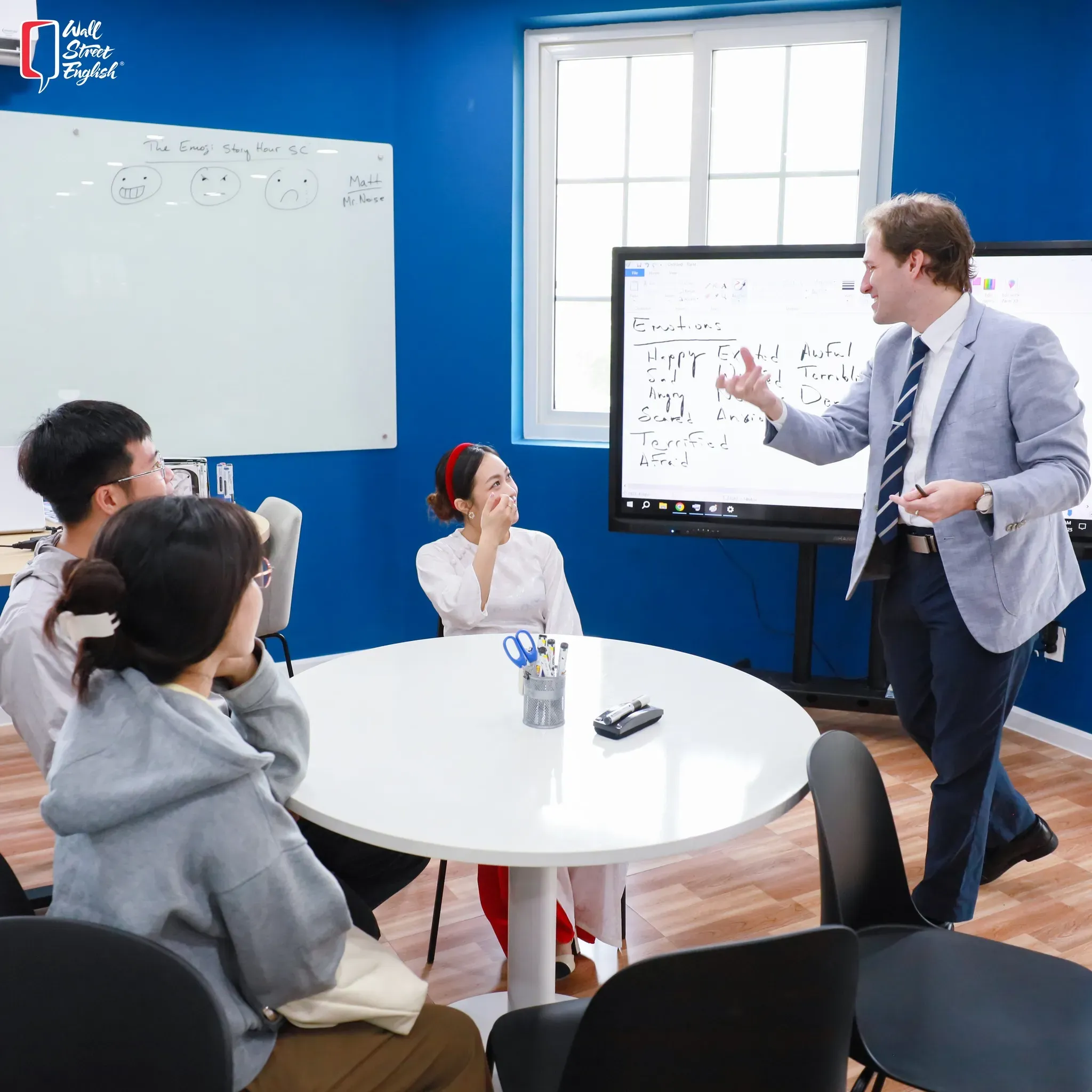 wall street english nguyễn thị thập.webp